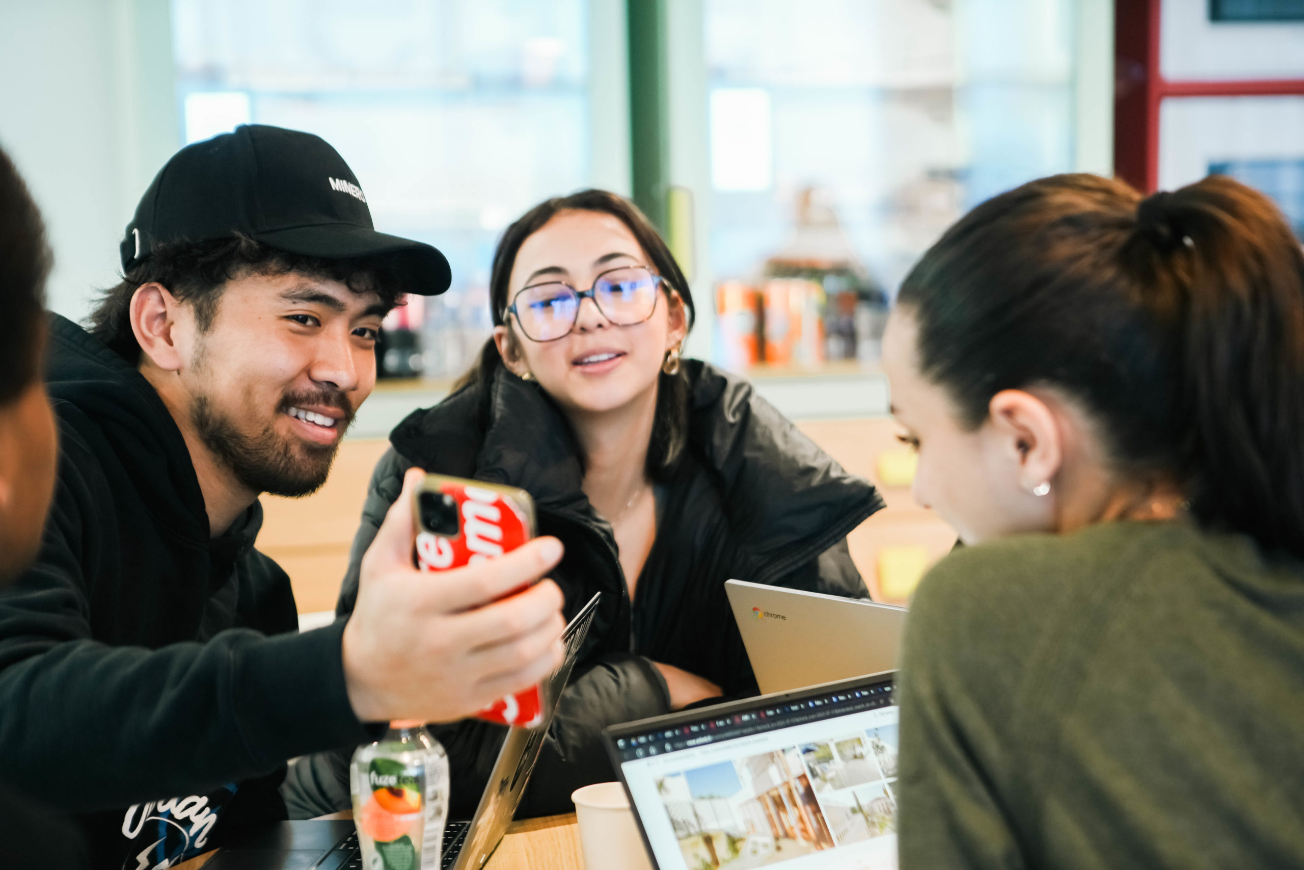 Étudiants au sein de l'imc alternance en pause